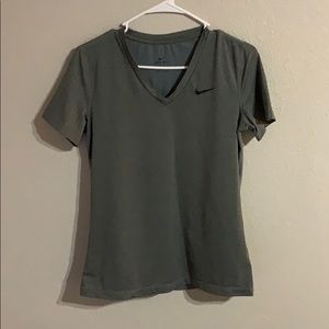 Nike Dri-fit V neck M